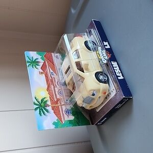 Leslie LX Yellow/Beige  Chevron Car Collectible